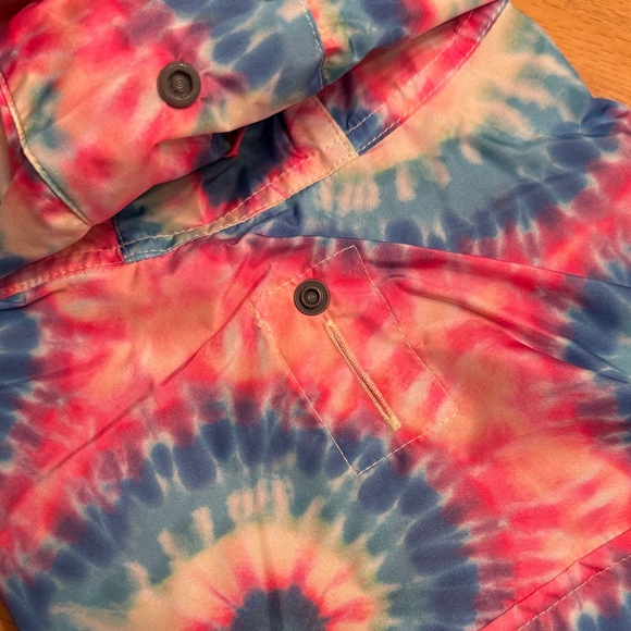 Canada Pooch Tie-Dye Pick Me Poncho raincoat - Picture 6 of 9